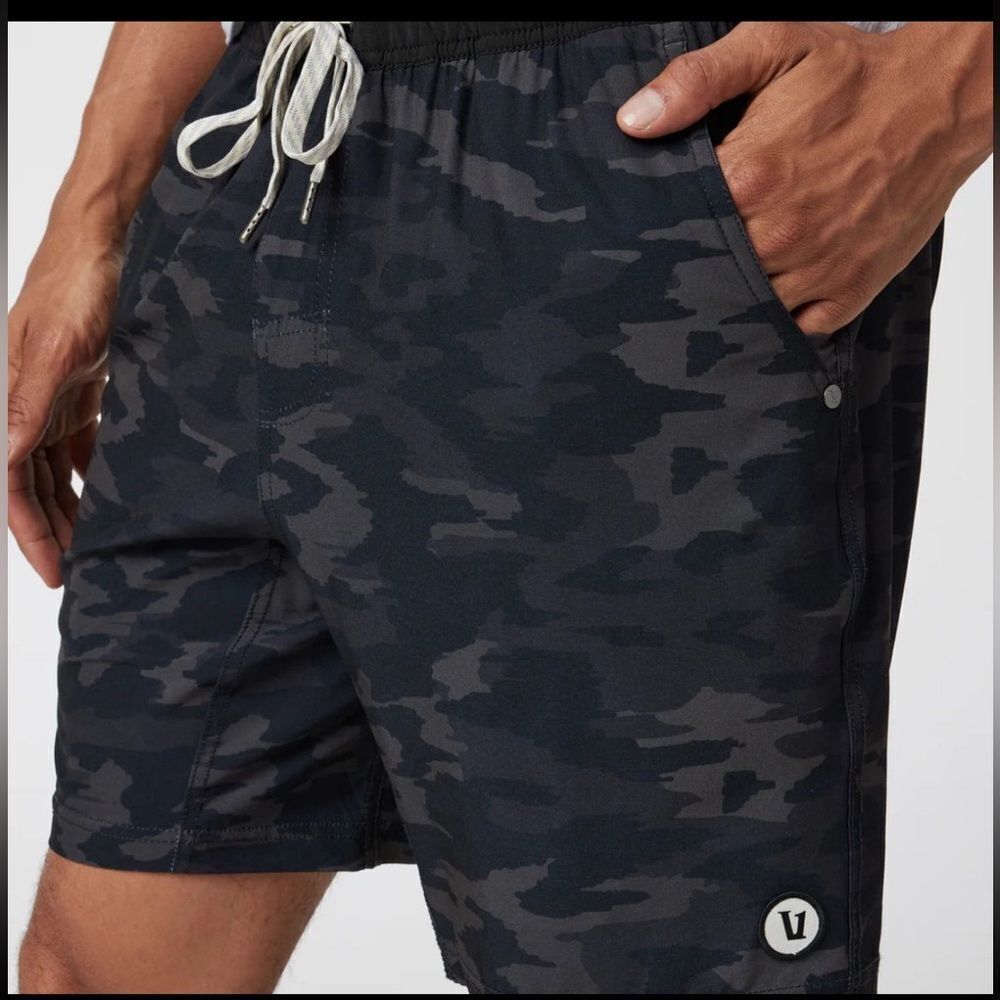 VUORI Shorts Men Black Camo Kore Lined 7” Performance M